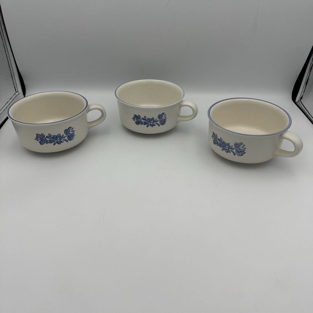 Vintage Pfaltzgraff Yorktowne USA 7-1 Coffee Soup Tea Mug 3 Piece Set